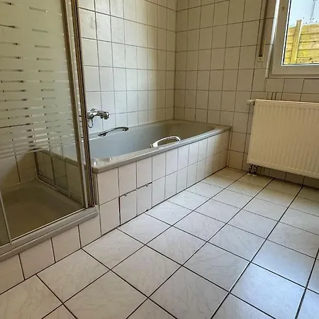 Benedenappartement In Met Uitzicht En Balkon דירה ווינטרברג