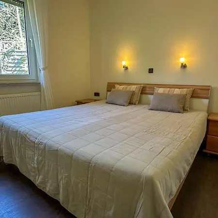 Benedenappartement In Met Uitzicht En Balkon ווינטרברג