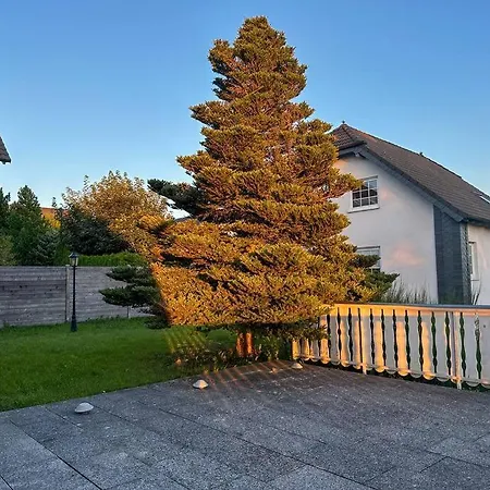 Benedenappartement In Met Uitzicht En Balkon דירה *