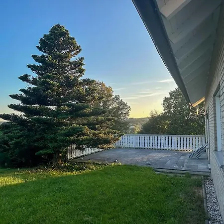 Benedenappartement In Met Uitzicht En Balkon ווינטרברג