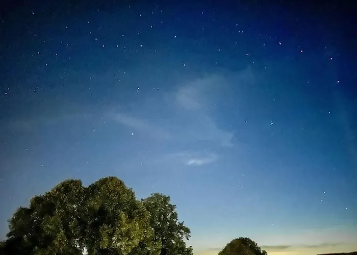 Benedenappartement In Met Uitzicht En Balkon Lägenhet
